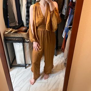 VICI - jumpsuit, sleeve cut out and open back - rust color